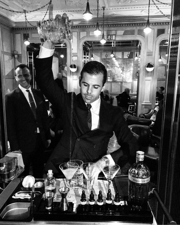 Cocktail craft at the bar